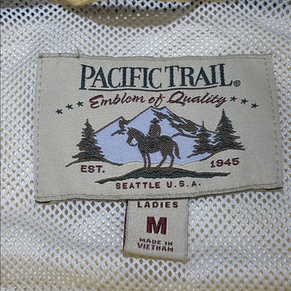 Pacific Trail Woman’s Yellow Jacket with Blue Collar Size Medium - Picture 2 of 7